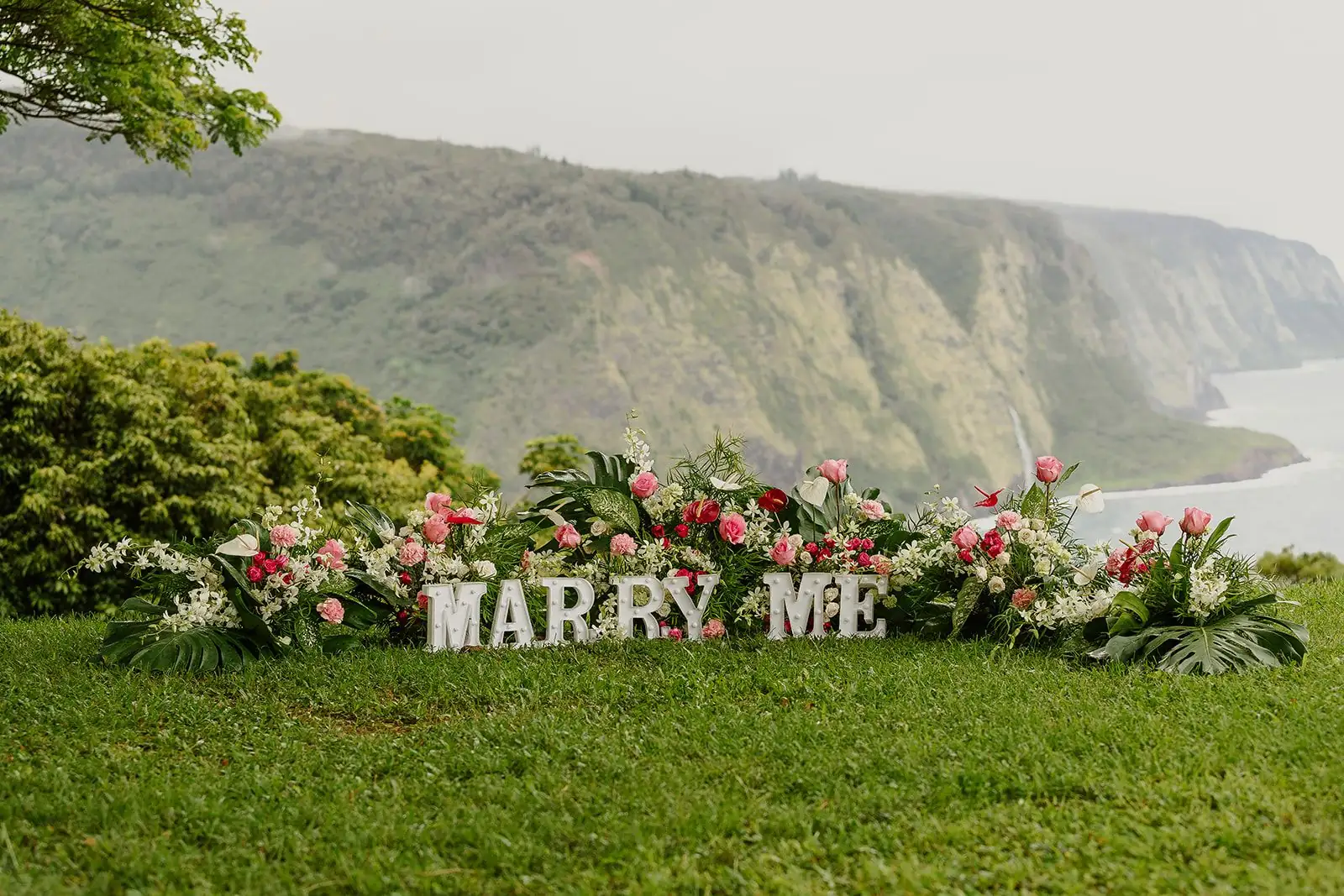 A colorful Marry Me flower arrangement overlooking the Big Island cliffs